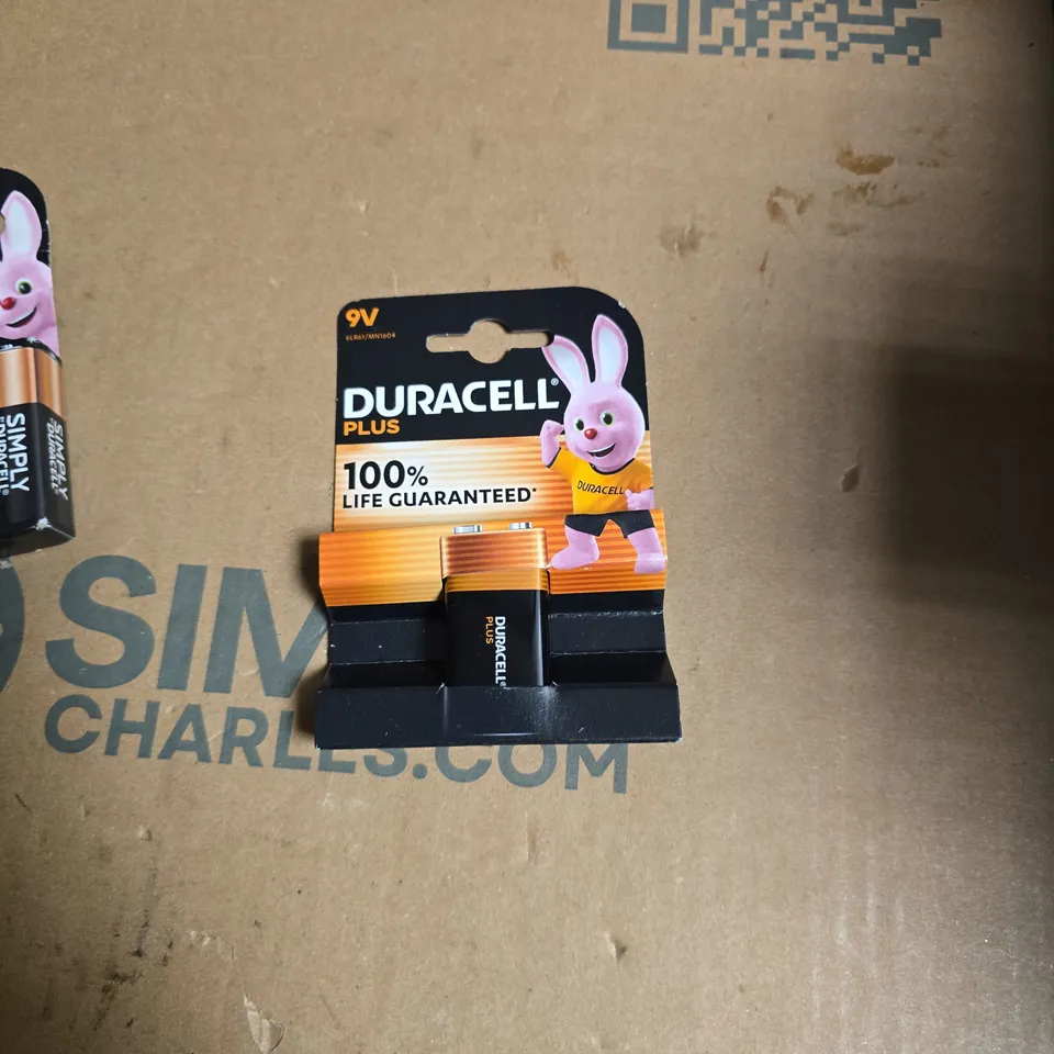 APPROXIMATELY 12 PACKS OF ASSORTED BATTERIES INCLUDING DURACELL AA , DURACELL 9V AND 9V ZINC CARBON BATTERIES 