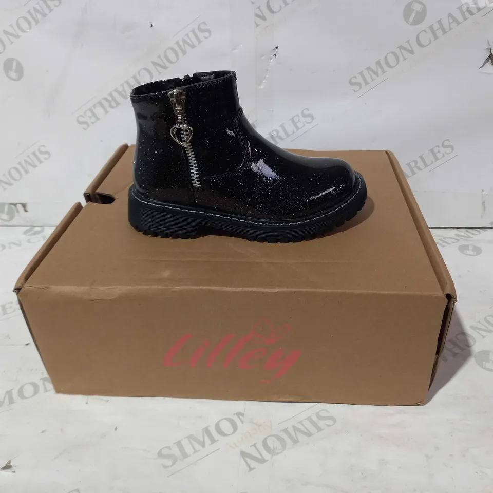 BOXED PAIR OF LILLEY MINNIE CHILDREN'S ANKLE BOOTS IN BLACK W. GLITTER EFFECT UK SIZE 10