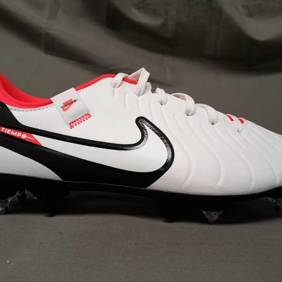 PAIR OF NIKE TIEMPO FLY TOUCH LITE FOOTBALL BOOTS IN WHITE/RED/BLACK UK SIZE 8.5