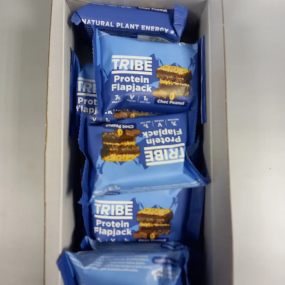 APPROXIMATELY 10 TRIBE PROTEIN FLAPJACKS - CHOC PEANUT 