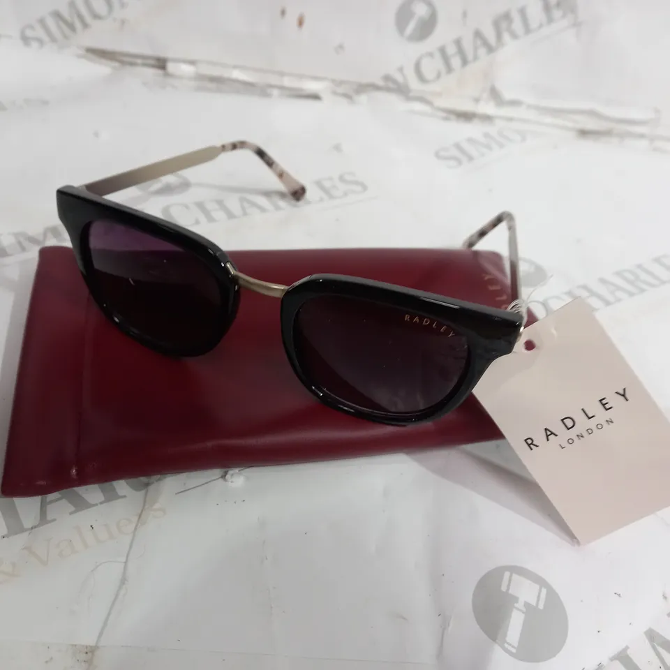 RADLEY LONDON PENSBURRY CLASSIC SUNGLASSES IN BLACK WITH RED CASE