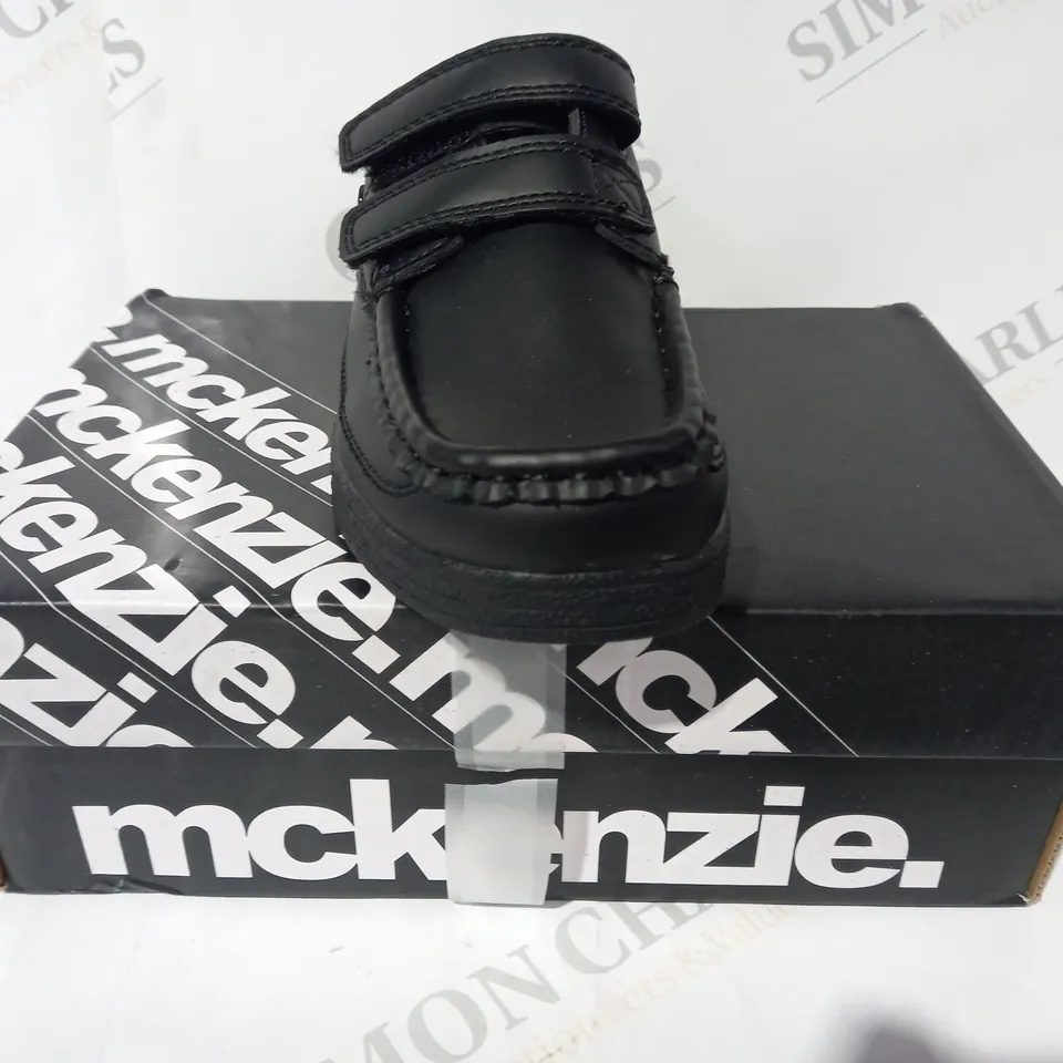 BOXED PAIR OF MCKENZIE MARINO CHILDRENS VELCRO STRAP SHOES IN BLACK SIZE 10