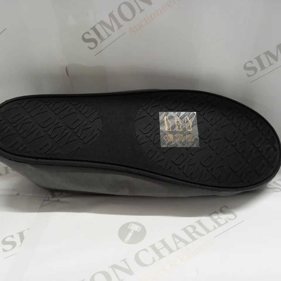 DKNY SLIP ON  SLIPPERS IN GREY - UK 8