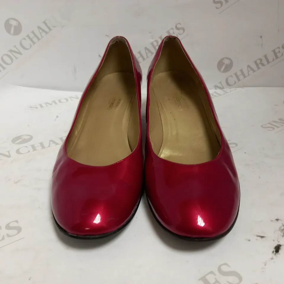 RUSSELL & BROMLEY STUART WEITZMAN RED WEDGE SHOES UK SIZE UNSPECIFIED - APPROXIMATELY 7