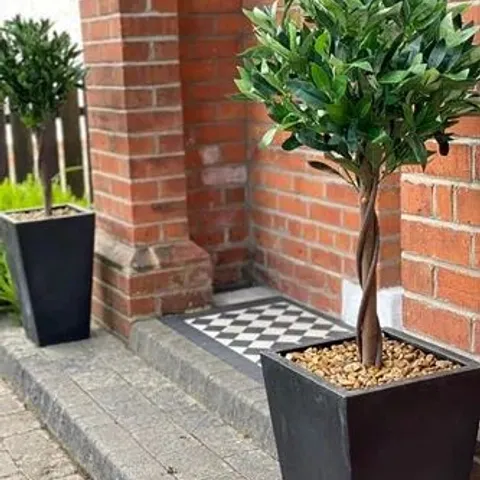 BOXED FAUX FOLIAGE PLANT IN POT LINER