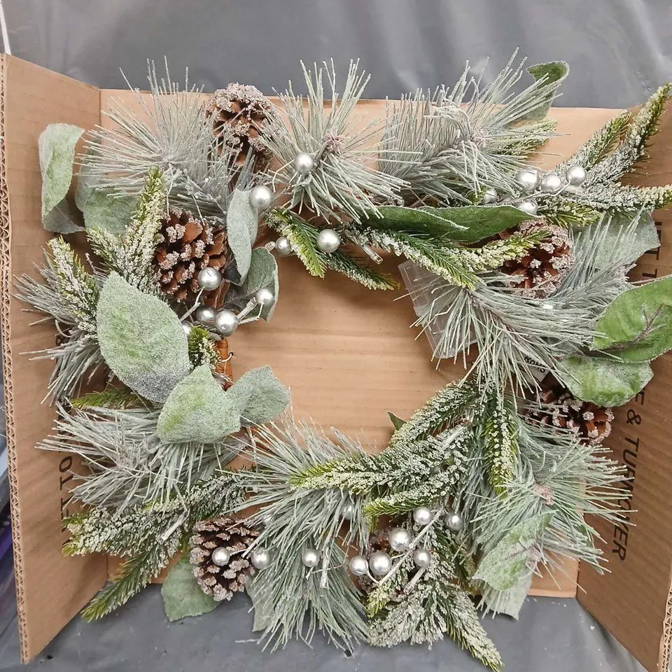 PINECONES PRE-LIT CHRISTMAS WREATH