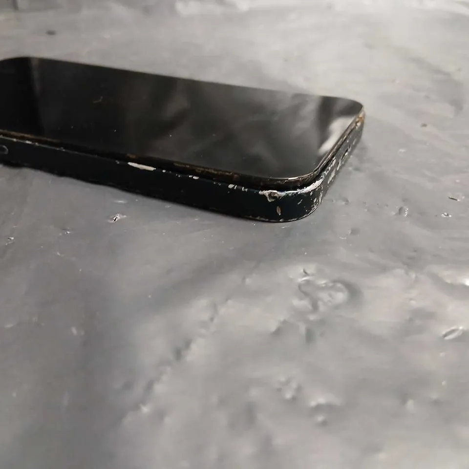 APPLE IPHONE (BLACK) – TRIPLE-CAMERA, MODEL UNVERIFIED