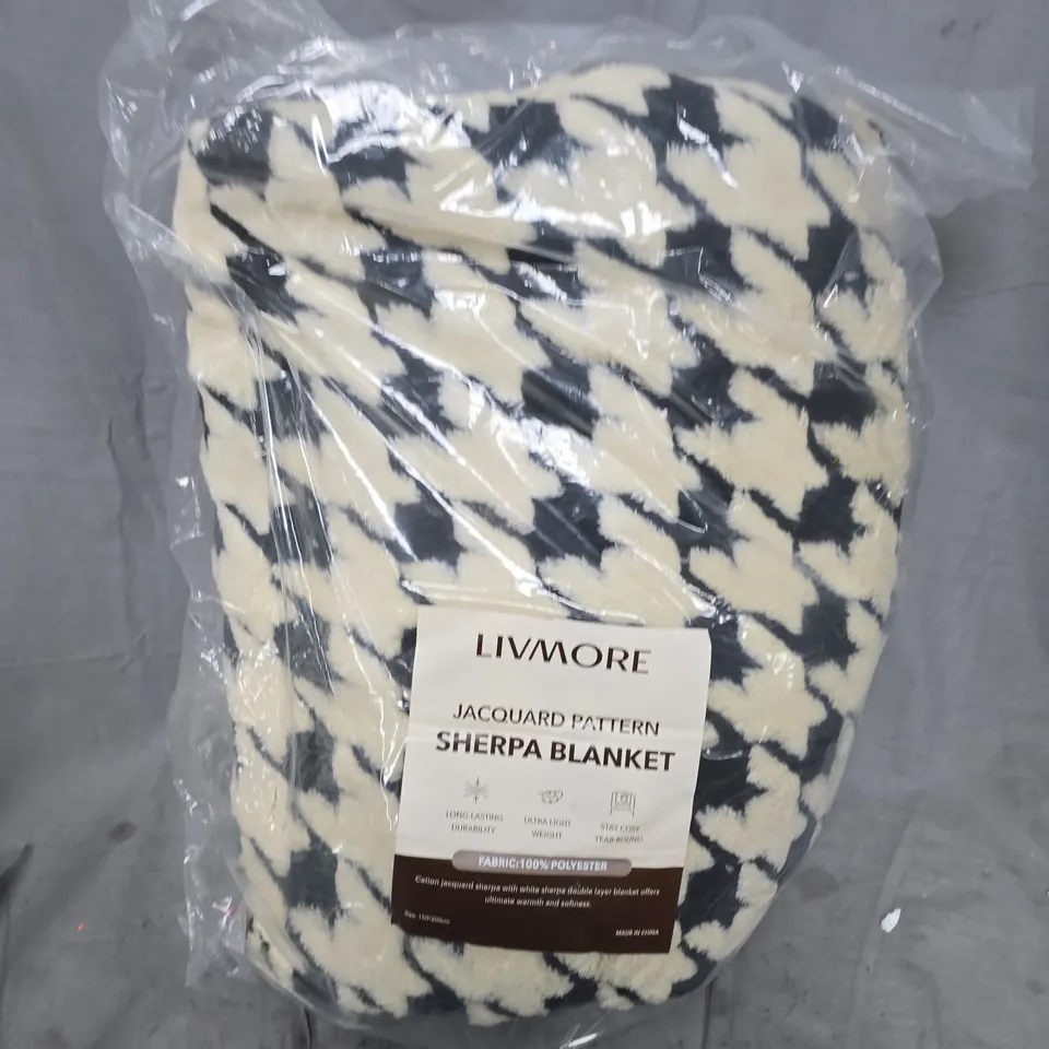 LIVMORE JACQUARD PATTERN SHERPA BLANKET IN CREAM/BLACK - 150*200CM