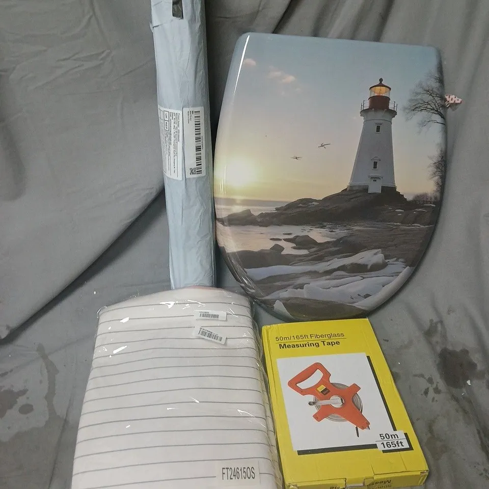 APPROXIMATELY 15 ASSORTED HOUSEHOLD PRODUCTS TO INCLUDE TOILET SEAT, 50 FIBERGLASS MEASURING TAPE, WALL STICKERS, ETC - COLLECTION ONLY