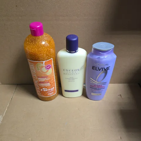 APPROXIMATELY 15 ASSORTED HEALTH & BEAUTY PRODUCTS TO INCLUDE CYCLAX 1896 LOTION, L'OREAL ELVIVE HYDRA HYALURONIC SHAMPOO, SO CARROT SHOWER GEL ETC - COLLECTION ONLY