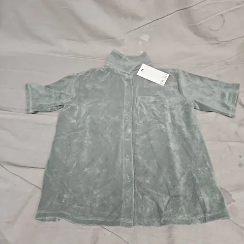 HUSH TOWELLING SHORT SLEEVE SHIRT IN SAGE GREEN SIZE XXS