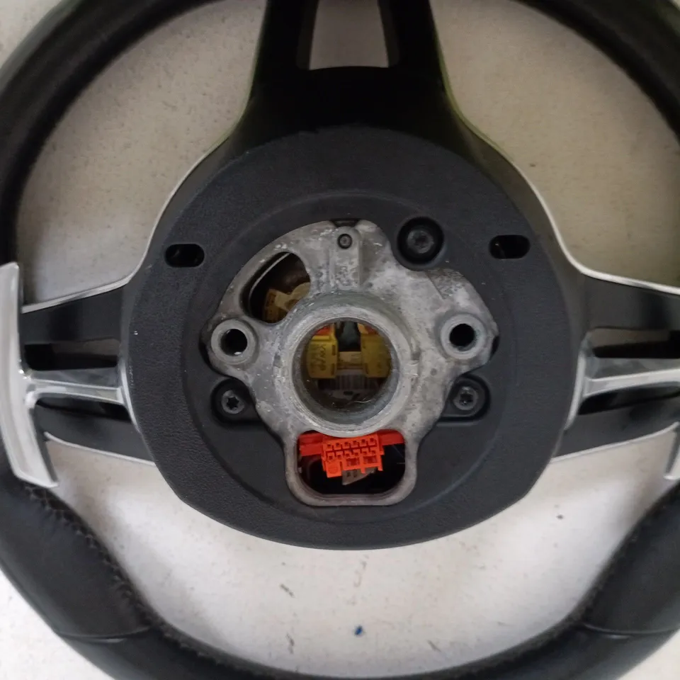 PORSCHE MACAN MULTIFUNCTION STEERING WHEEL WITH SHIFT PADLES HEATED 95B419732