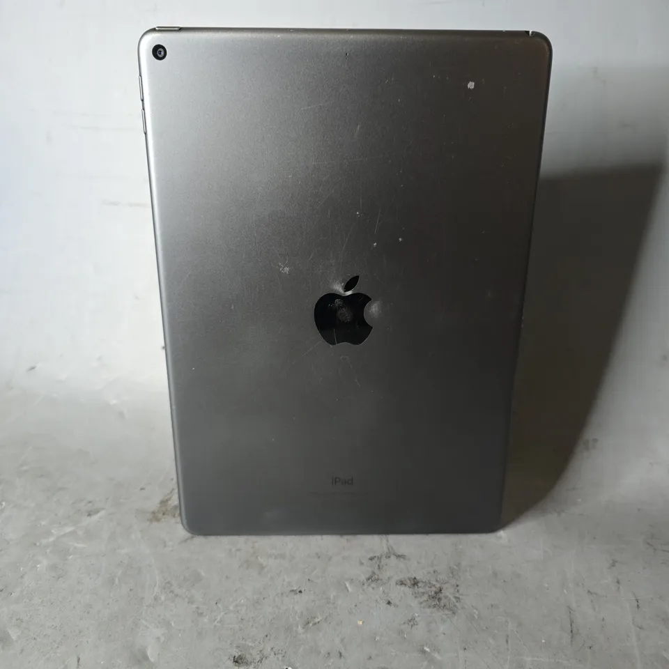 APPLE IPAD AIR A2152