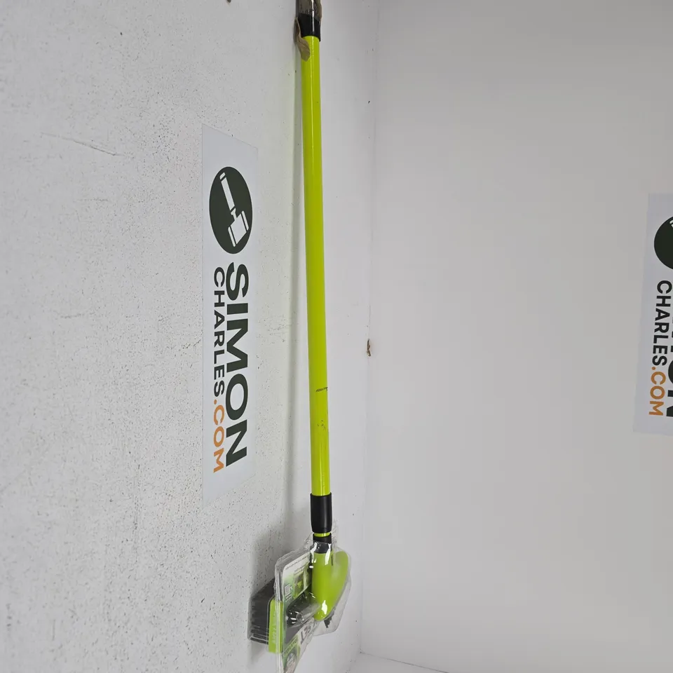 GARDEN & PATIO 2-IN-1 WEED REMOVAL BRUSH SET – EXTENDABLE 80–140 CM