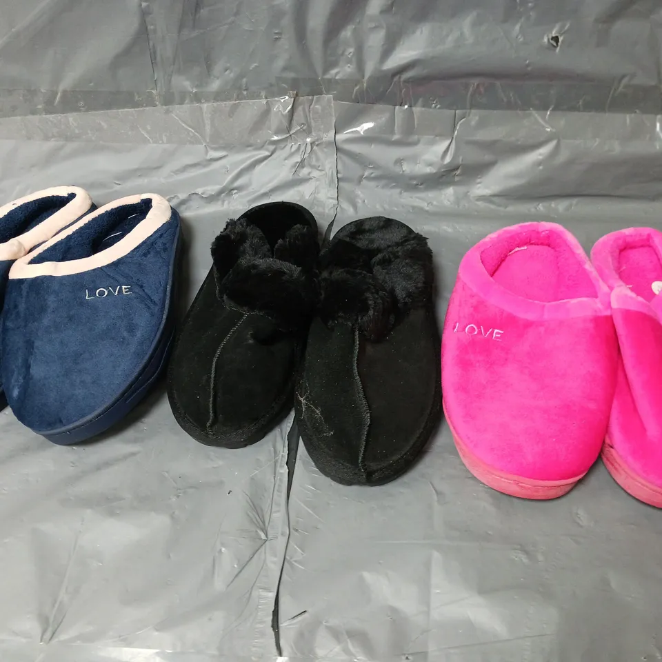 APPROXIMATELY 50 ASSORTED SLIPPERS IN VARIOUS SIZES AND COLOURS