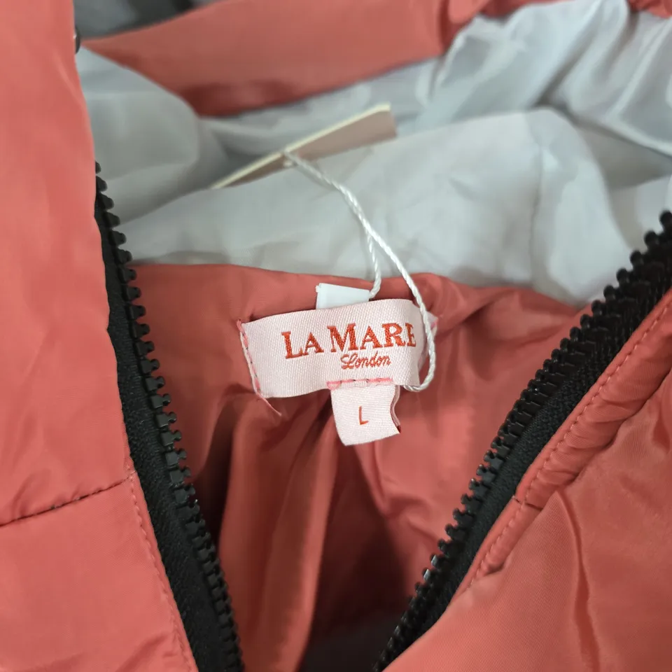LA MARE LONDON CORAL PINK PUFFER JACKET – SIZE L (WOMEN)
