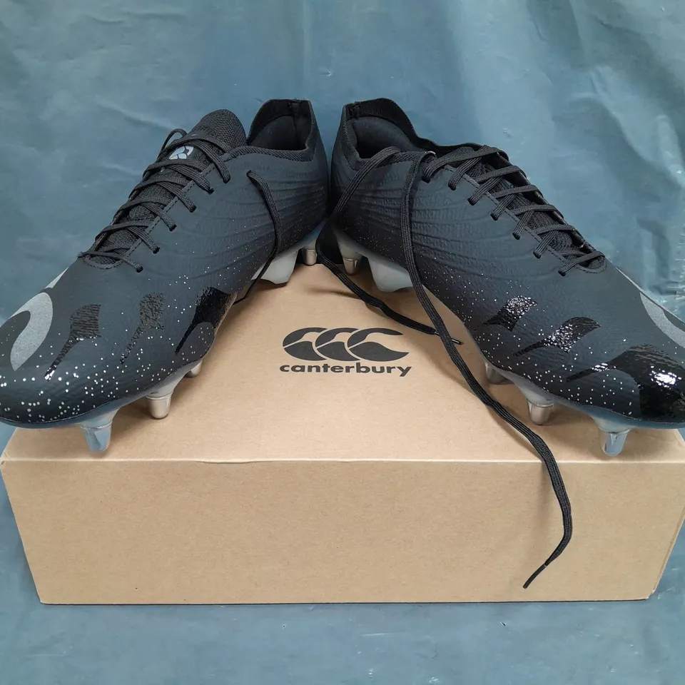 BOXED PAIR OF CANTERBURY FOOTBALL BOOTS IN BLACK/SILVER SIZE UK 13