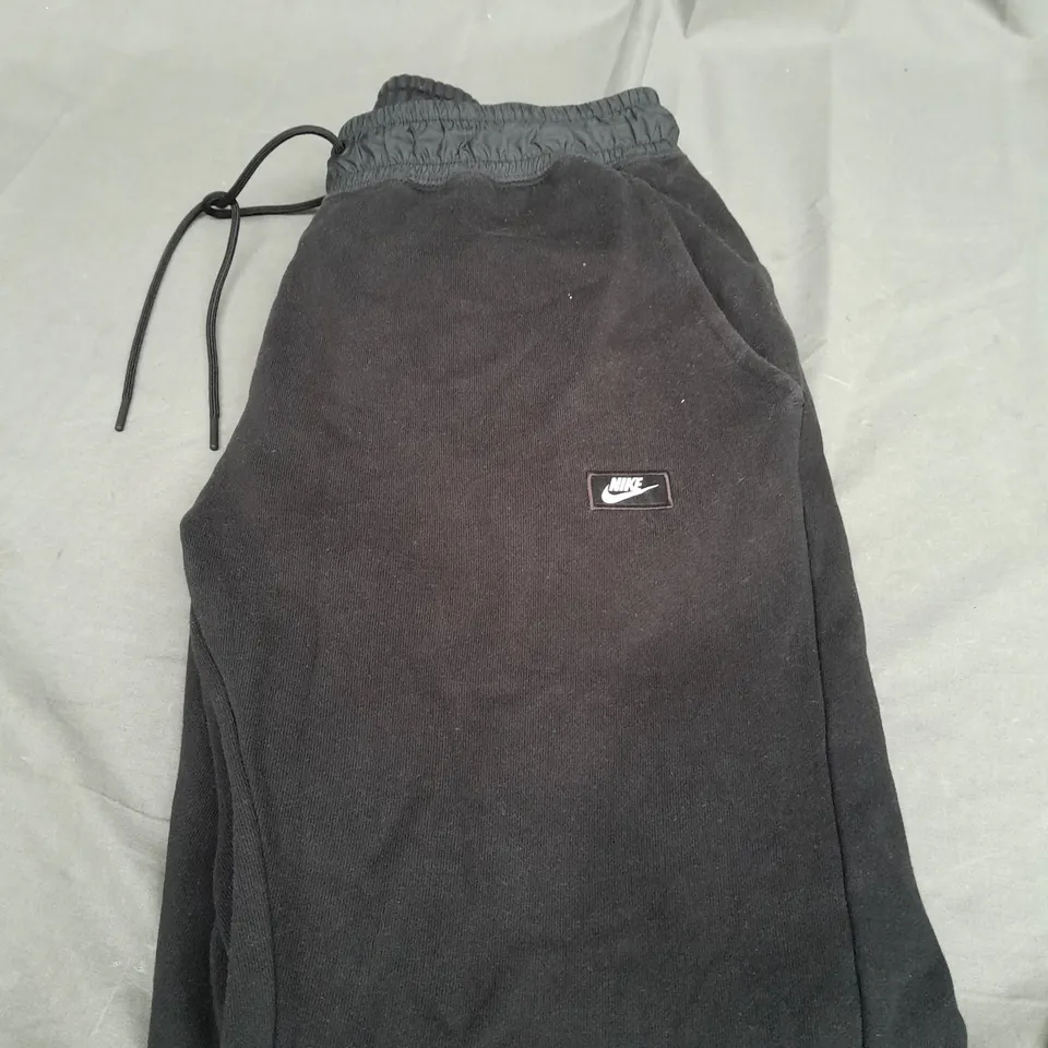 NIKE LOGO FLEECED TRACKSUIT BOTTOMS SIZE M