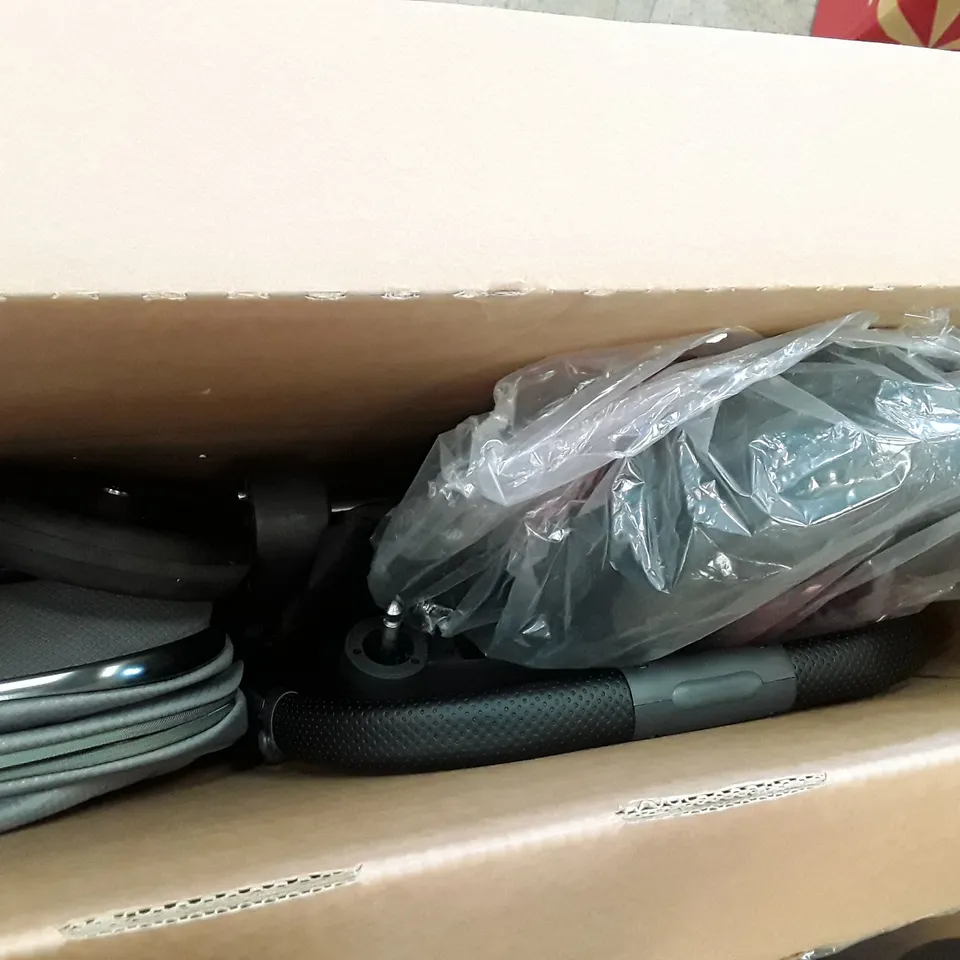 OYSTER 3 LUXURY PUSHCHAIR BUNDLE - SPEARMINT