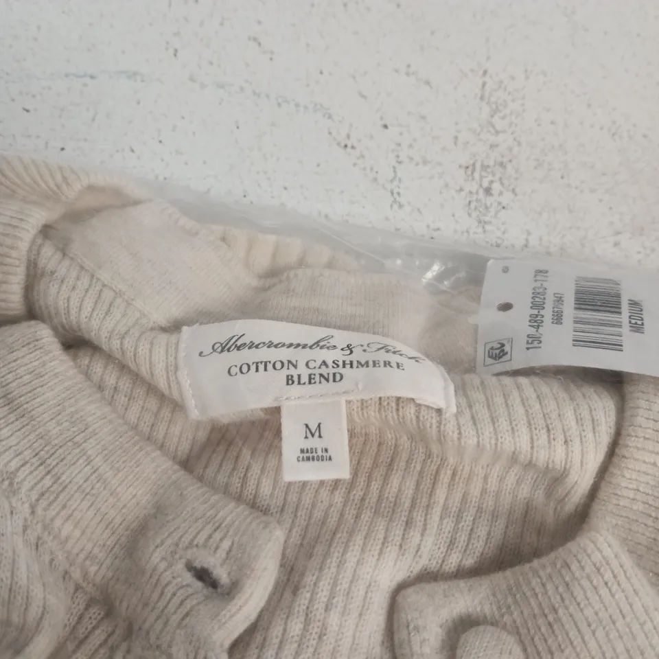 ABERCROMBIE AND FITCH MEDIUM COTTON CASHMERE BLEND BUTTONED TOP