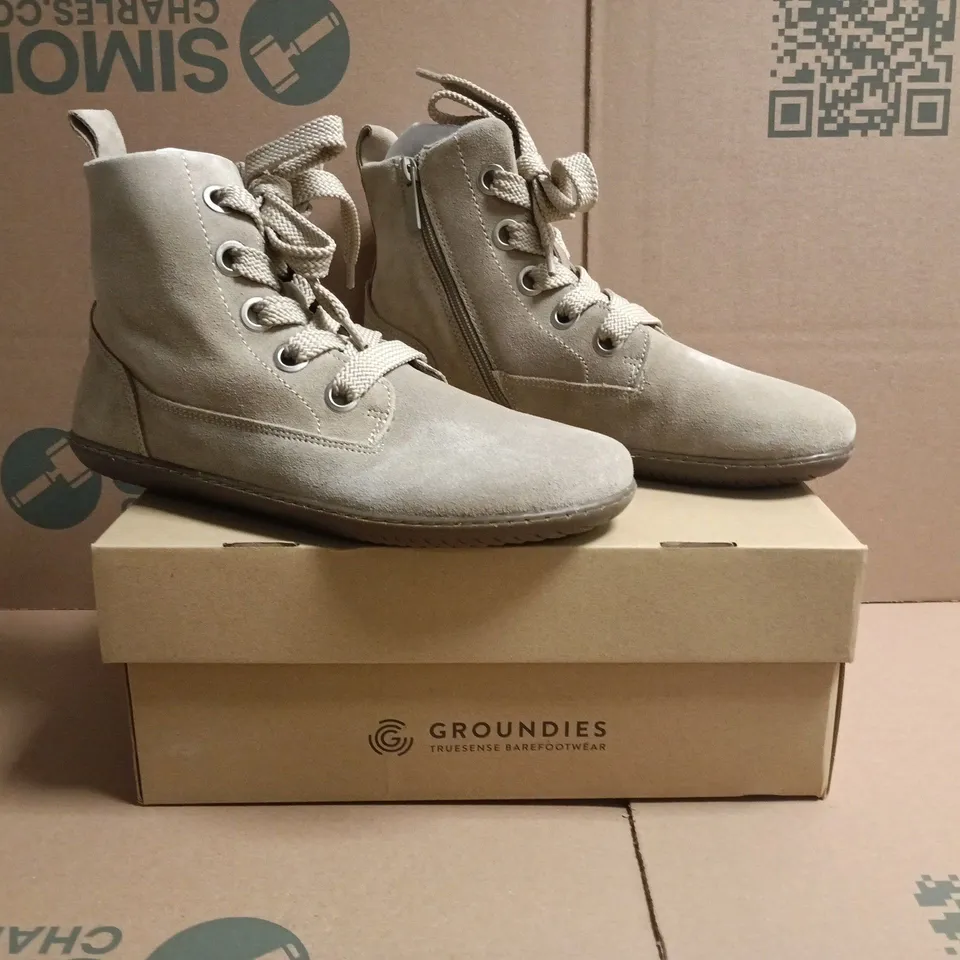 BOXED PAIR OF GROUNDIES SALZBURG SHOES IN BEIGE SIZE UK 6