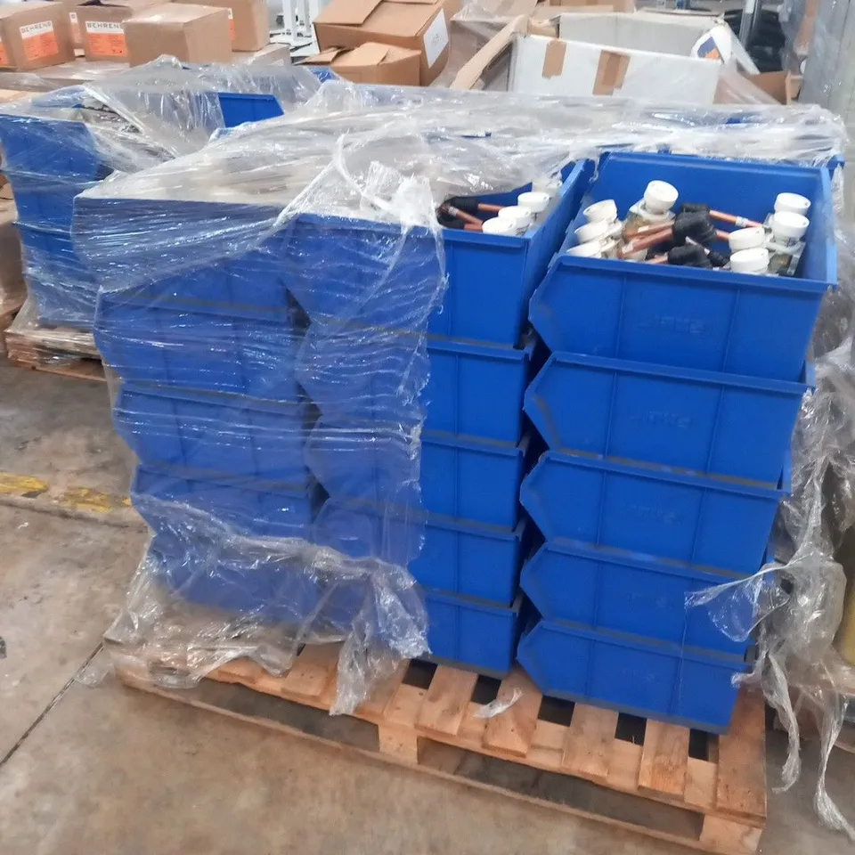 PALLET OF APPROXIMATELY 600 CMS IKON OXYGEN BRACKETS WITH COPPER PIPES