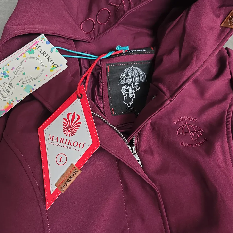 MARIKOO MAYLEEN HOODED ZIP THROUGH JACKET IN WINE - UK 12