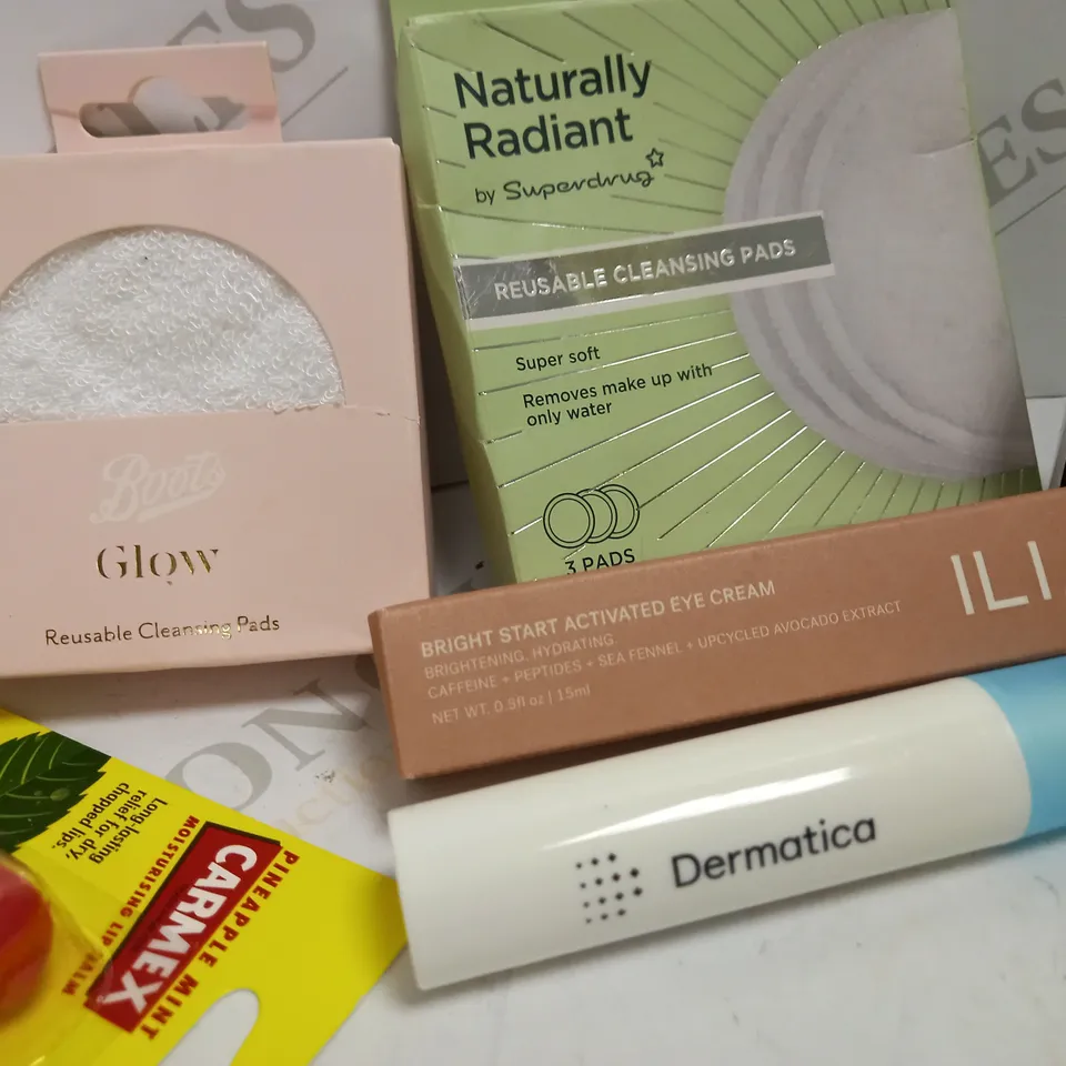 LOT OF APPROX 6 TO INCLUDE REUSEABLE CLEANSING PADS , EYE CREAM , CARMEX , ETC