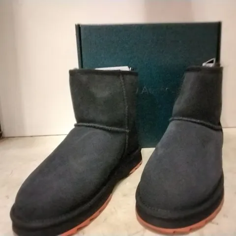 BOXED EMU AUSTRALIA SHARKY MINI IN BLACK SIZE 9 , 3 PAIRS