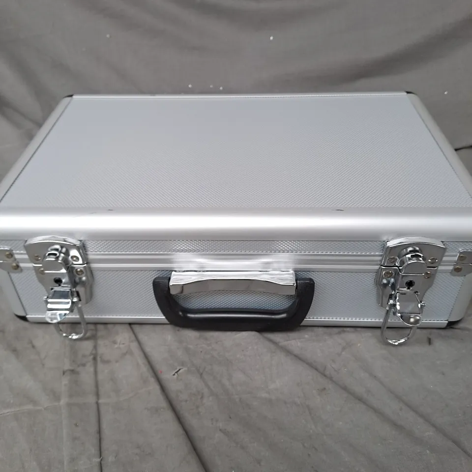 LOCKABLE FOAM PADDED FLIGHT CASE 