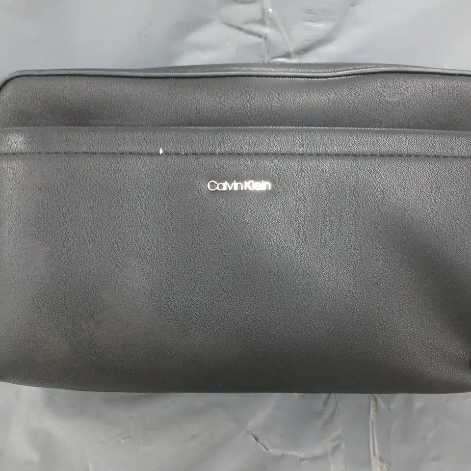 CALVIN KLEIN CAMERA BAG IN BLACK