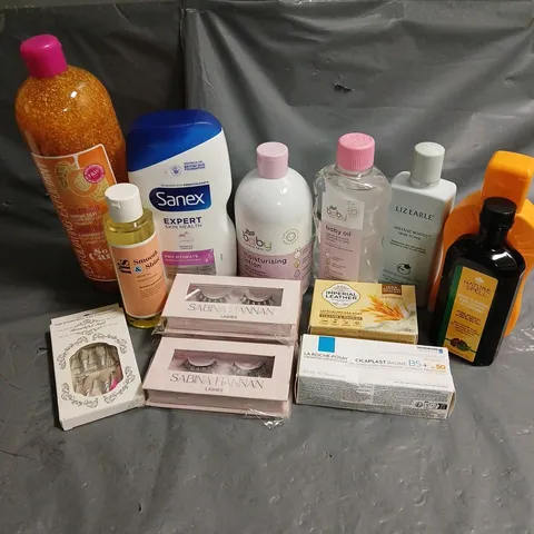 APPROXIMATELY 20 ASSORTED HEALTH & BEAUTY PRODUCTS TO INCLUDE SANEX SHOWER CREAM, FFS BODY OIL, LIZ EARLE SKIN TONIC, ETC