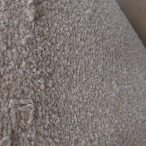 ROLL OF QUALITY ULTIMATE IMPRESSIONS MERIT CARPET APPROXIMATELY 5M Γ 6.7M