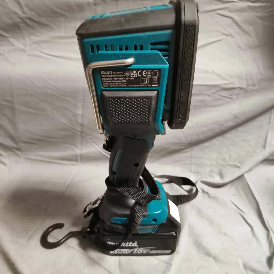 MAKITA DML812 18V LED WORK LIGHT WITH BL1850B 5.0AH BATTERY