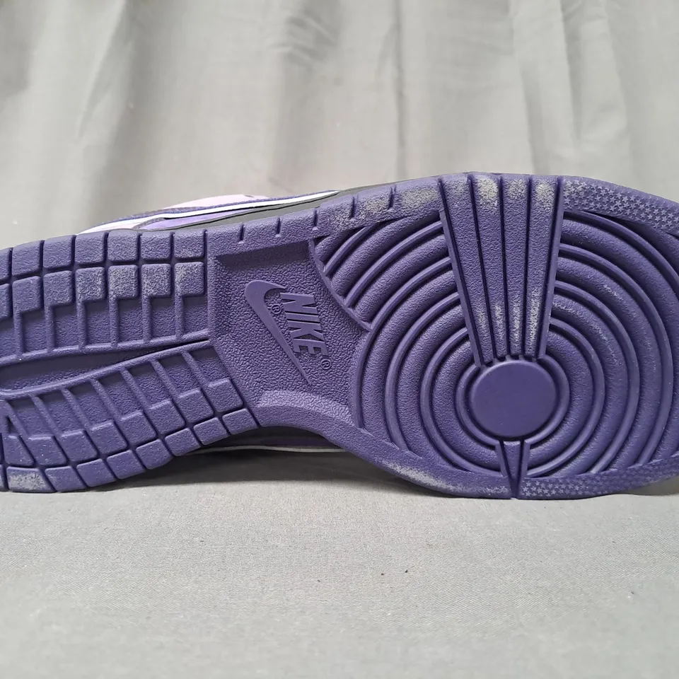 BOXED PAIR OF NIKE SB SHOES IN PURPLE UK SIZE 8