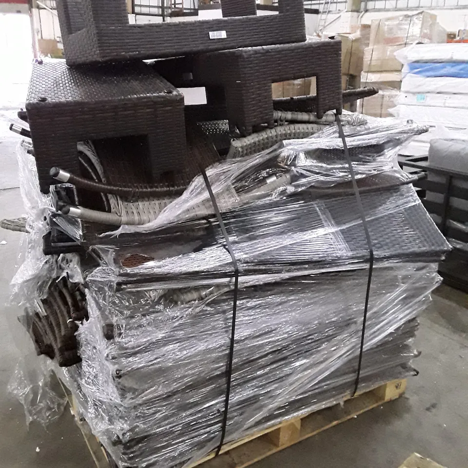 PALLET CONTAINING ASSORTED RATTAN FURNITURE PARTS