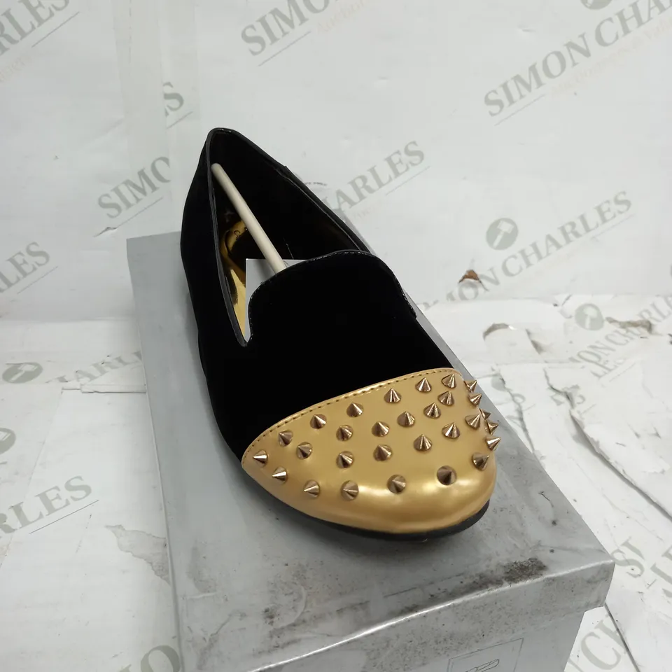 BOXED CASANDRA BLACK & GOLD SPIKED SHOES - SIZE 5