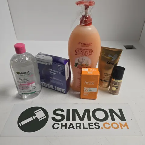 APPROXIMATELY 15 ASSORTED HEALTH & BEAUTY PRODUCTS TO INCLUDE CEELIKE WHITENING STRIPS, FRSER SHOWER CREAM, EAU THERMALE AVENE, ETC - COLLECTION ONLY