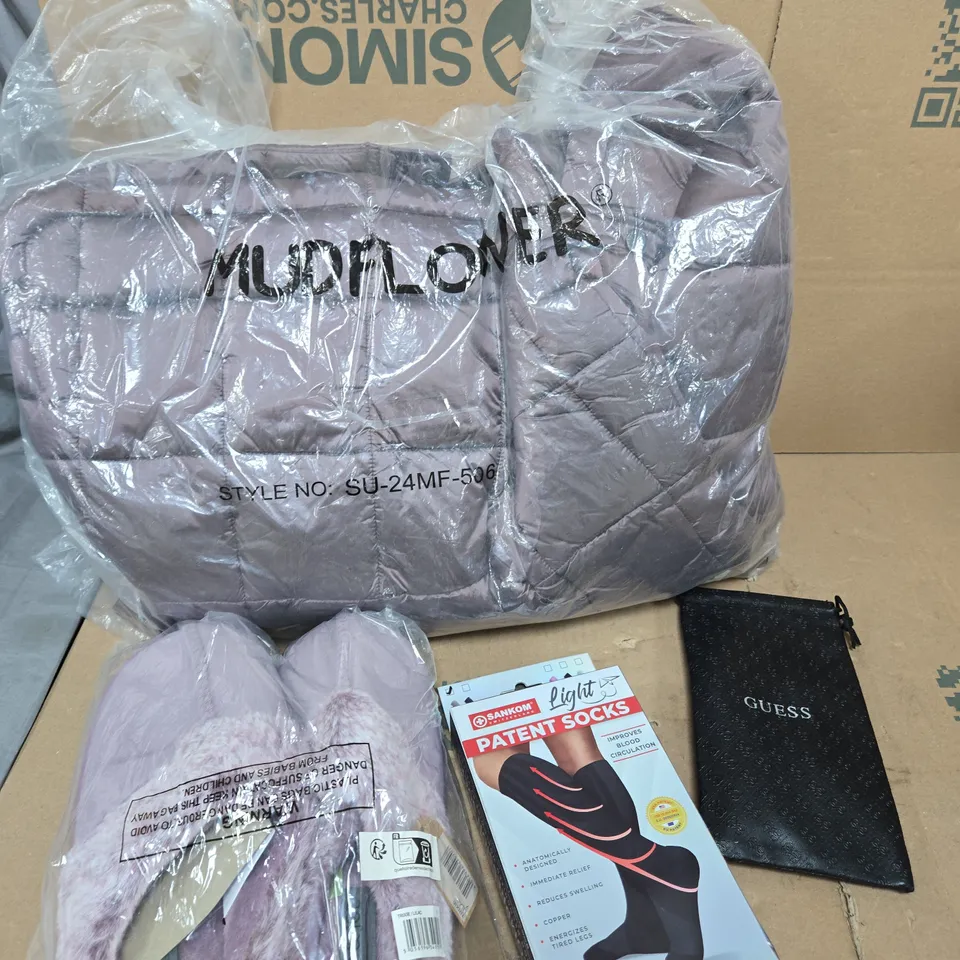 APPROXIMATELY 20 ASSORTED HOUSEHOLD PRODUCTS TO INCLUDE CLOTHING, SLIPPERS, GLASSES ETC 