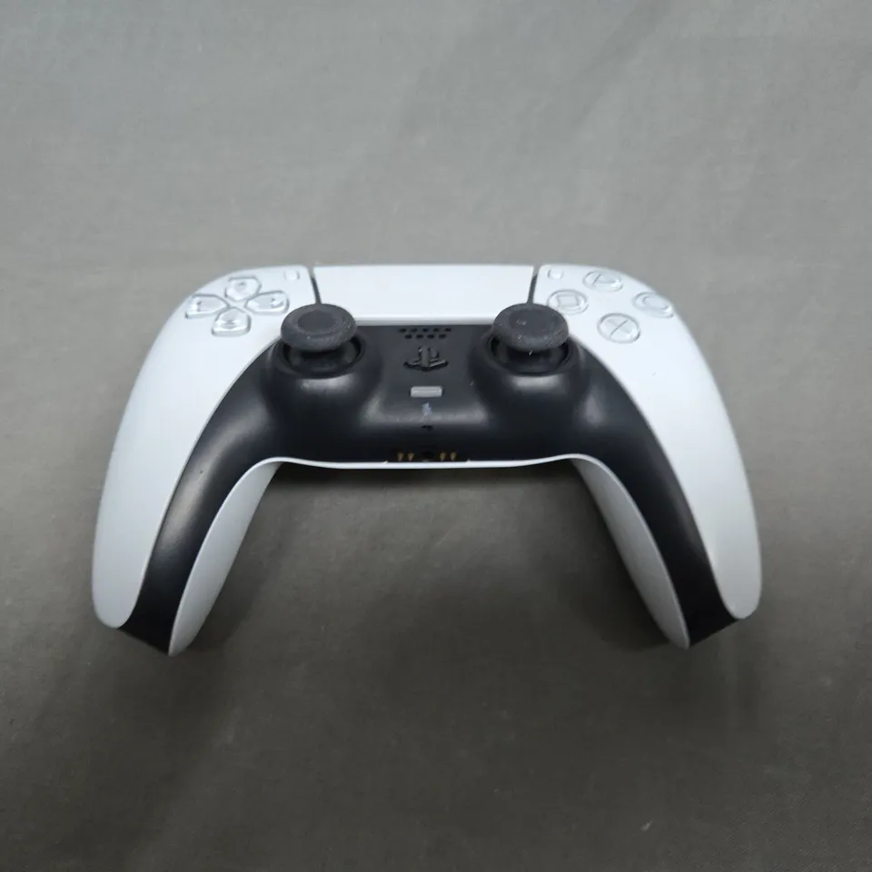 PLAYSTATION 5 CONTROLLER