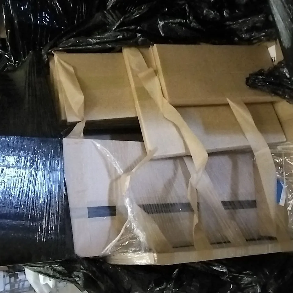 PALLET OF APPROX 20 ASSORTED BATHROOM FURNITURE TO INCLUDE INFILL PANELS, BASIN DOORS, PLINTHS, BASE DOORS AND PANELS 