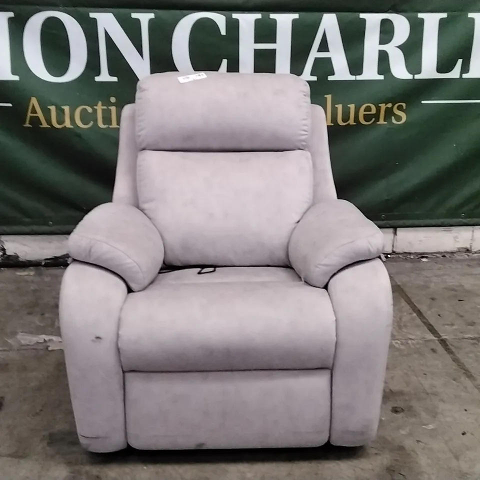 QUALITY BRITISH DESIGNER G PLAN MANUFACTURED KINGSBURY ELECTRIC RECLINER CHAIR - STINGRAY PLATINUM LEATHER 