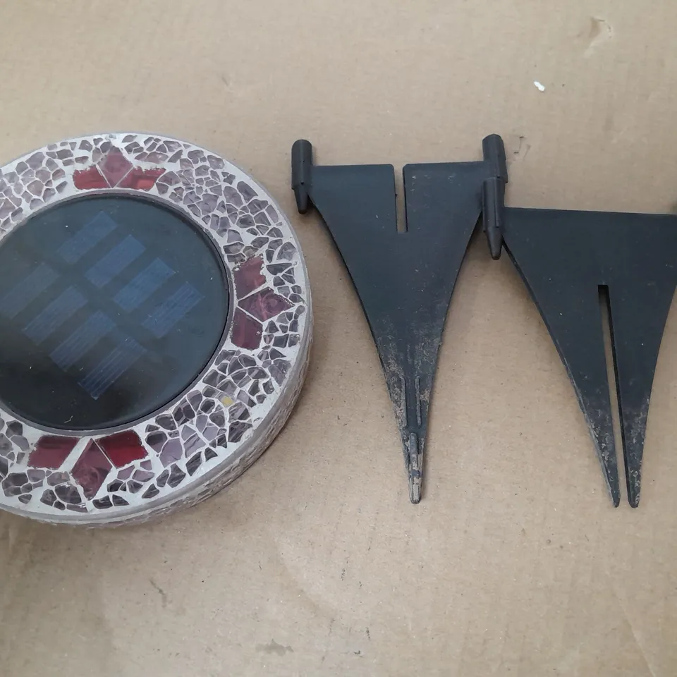 BELL & HOWELL SET OF 4 GLASS MOSAIC DESIGN SOLAR DISK LIGHTS