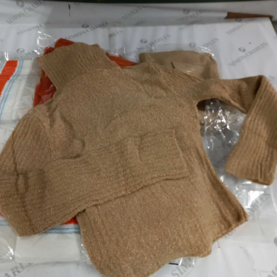 LOT OF 8 ASSORTED BAGGED CLOTHING ITEMS - VARIOUS SIZES