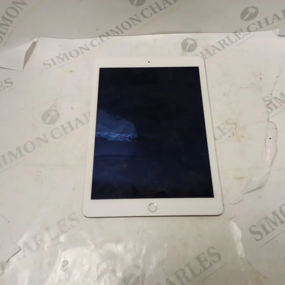 APPLE IPAD IN SILVER MODEL A1566