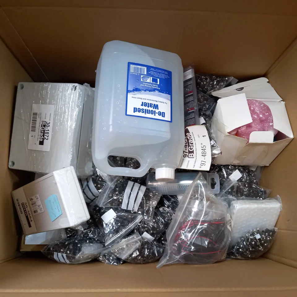 BOX OF APPROX 30 ASSORTED ITEMS TO INCLUDE - DE IONISED WATER 5L - VOLT CRAFT MS-440 - WERA SKREWDRIVER ECT 