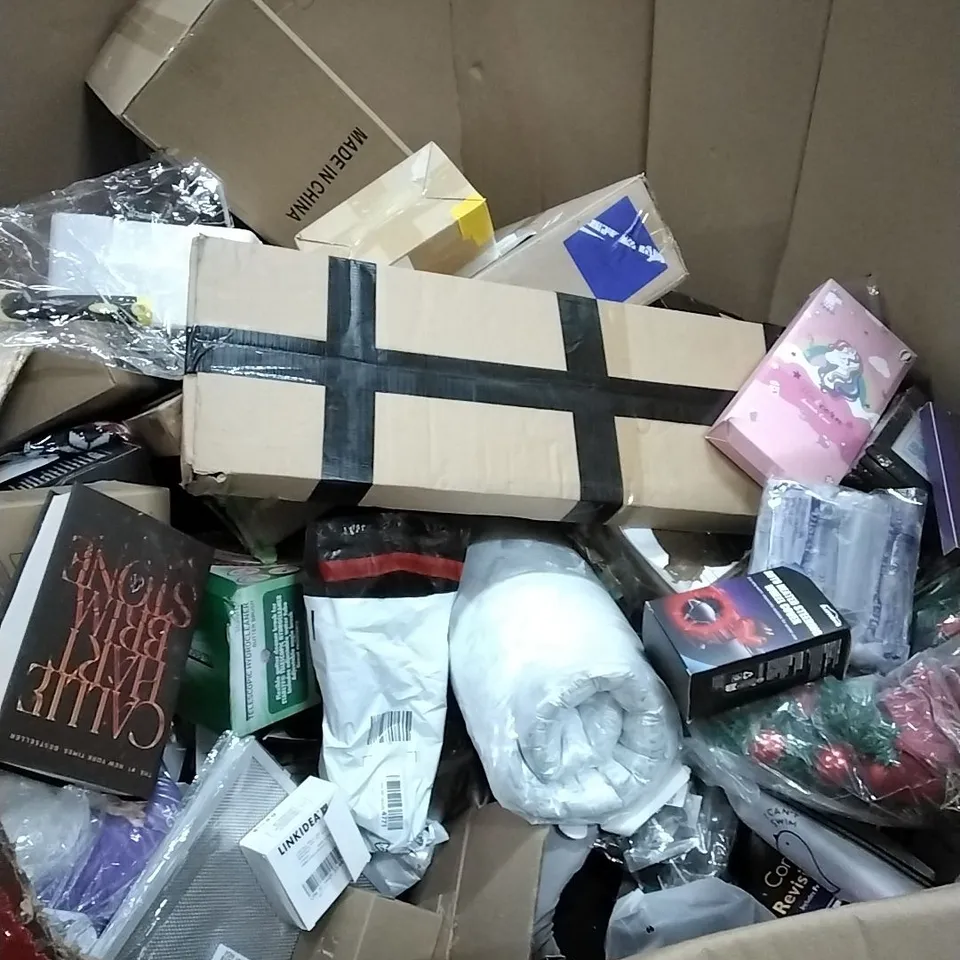 PALLET OF HOUSEHOLD ITEMS TO INCLUDE RECORD PLAYER, ELECTRIC SCISSORS, DANCE MAT, MOBILE ACCESSORIES AND OTHER ASSORTED ITEMS...