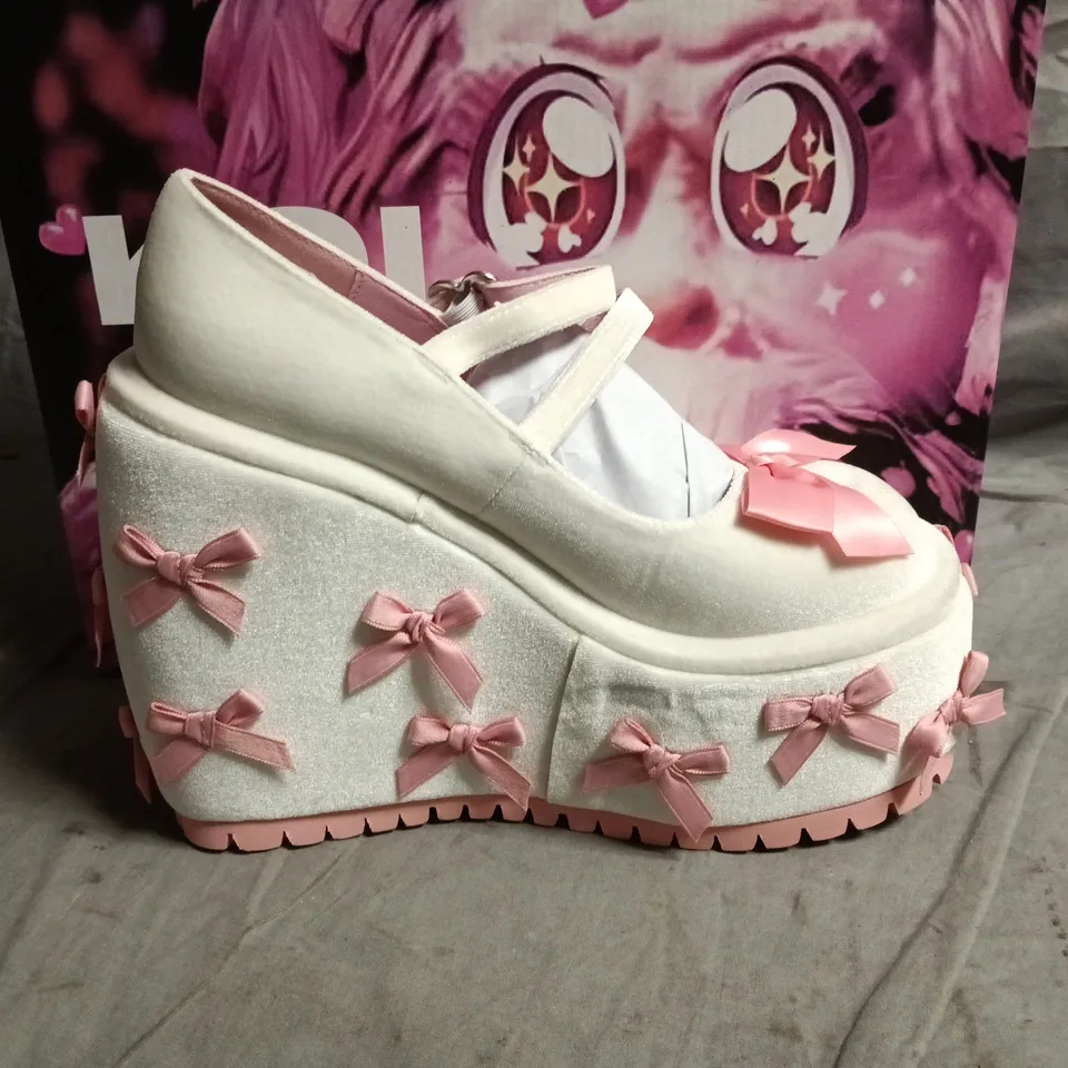 BOXED KOI A COURTSHIP OF BOWS PLATFORM MARY JANES IN WHITE - UKI 6