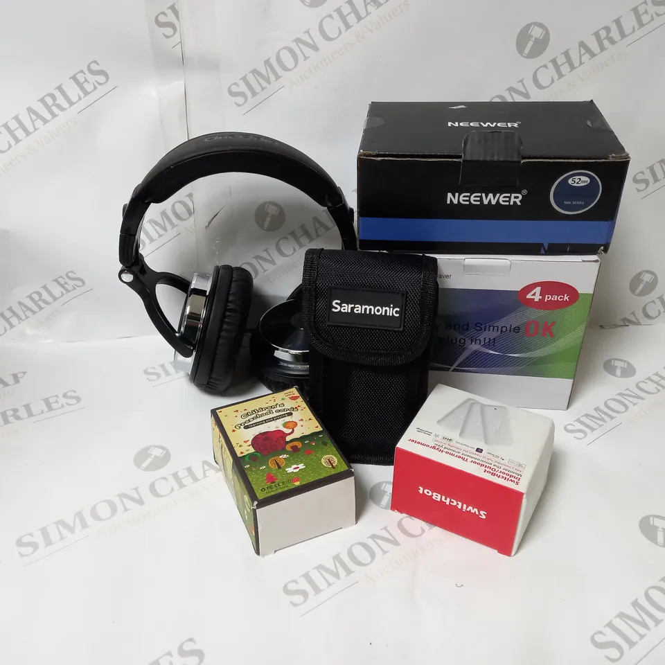 APPROXIMATELY 6 ASSORTED ITEMS TO INCLUDE ONEODIO HEADPHONES, INDOOR/OUTDOOR THERMO-HYGROMETER, SARAMONIC SMARTRIG PLUS, POWER FACTOR SAVER ETC.