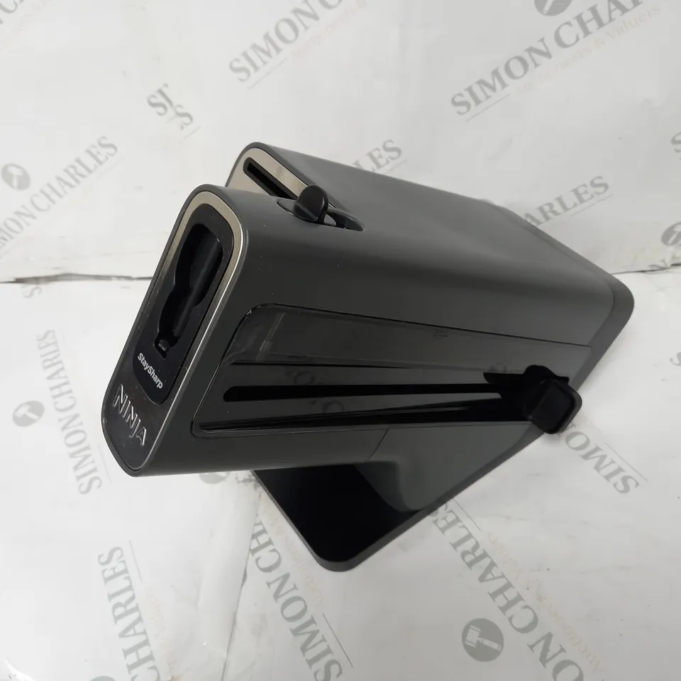 BOXED NINJA FOODI STAYSHARP 5 PIECE KNIFE BLOCK WITH INTEGRATED SHARPENER K32005UK